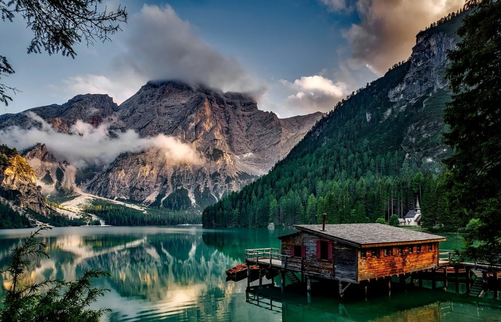 mountains, lake, house-1587287.jpg